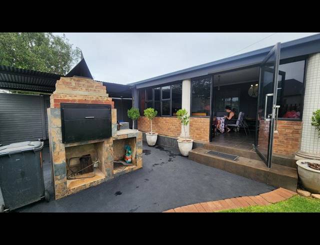 4 BEDROOM HOUSE FOR SALE IN SINOVILLE